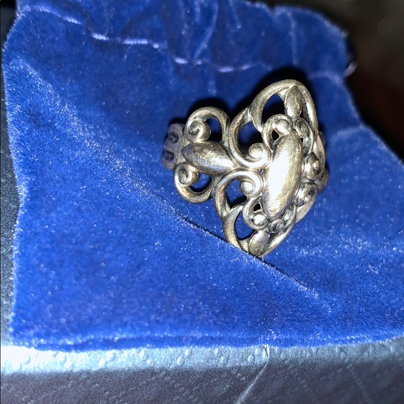 Beautiful Sterling Silver Ring - Picture 4 of 9